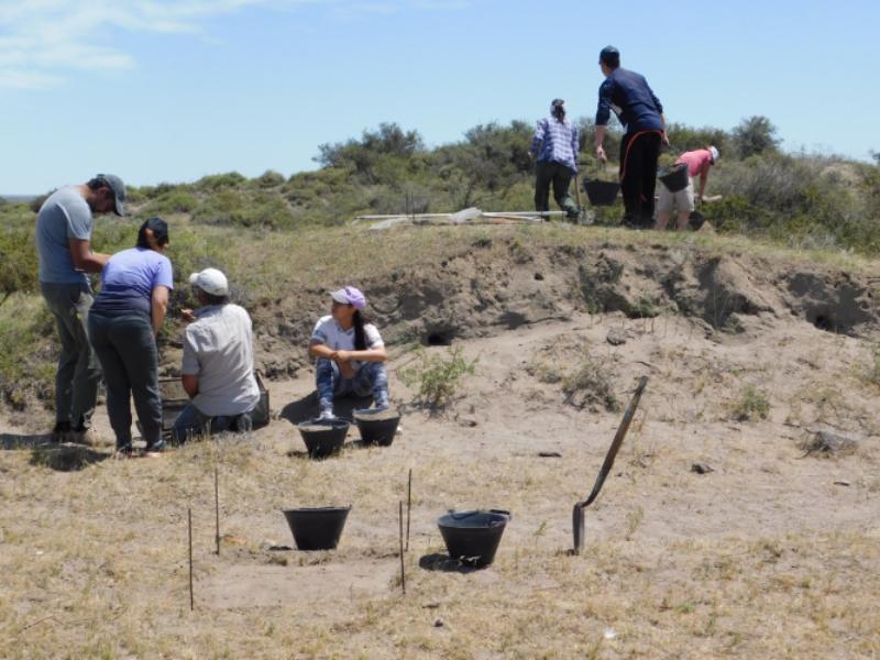 Excavaciones en el sitio Goyenola 1 (curso inferior del Río Negro)