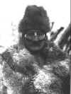 Pintura facial usada por Tenenesk, un hombre Selk'nam de Tierra del Fuego, en su rol de xon (shaman). Foto tomada por M. Gusinde entre 1918 y 1923.
