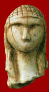 Brassempouy (Francia), estatuilla femenina "Venus". Ntese el detalle del cabello - ornamento ceflico. Foto en internet, sin autor consignado.