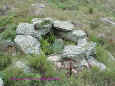 11_3_una_de_las_estructuras_circulares_de_piedras.jpg (109946 bytes)